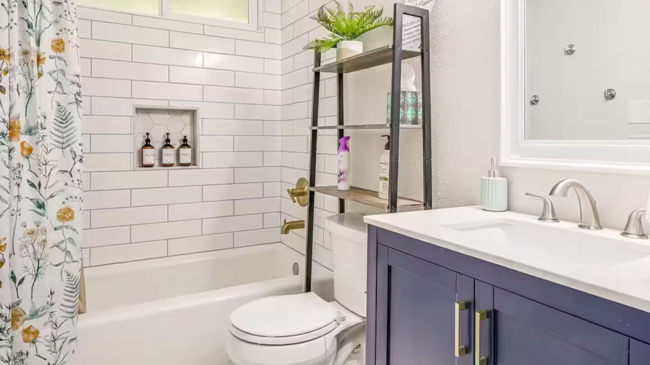Photo of Bathroom in Mono Vista