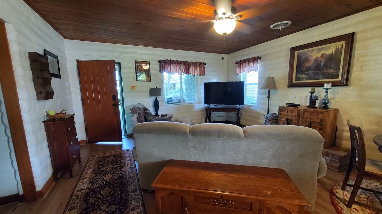Photo of Bedroom in Raisin