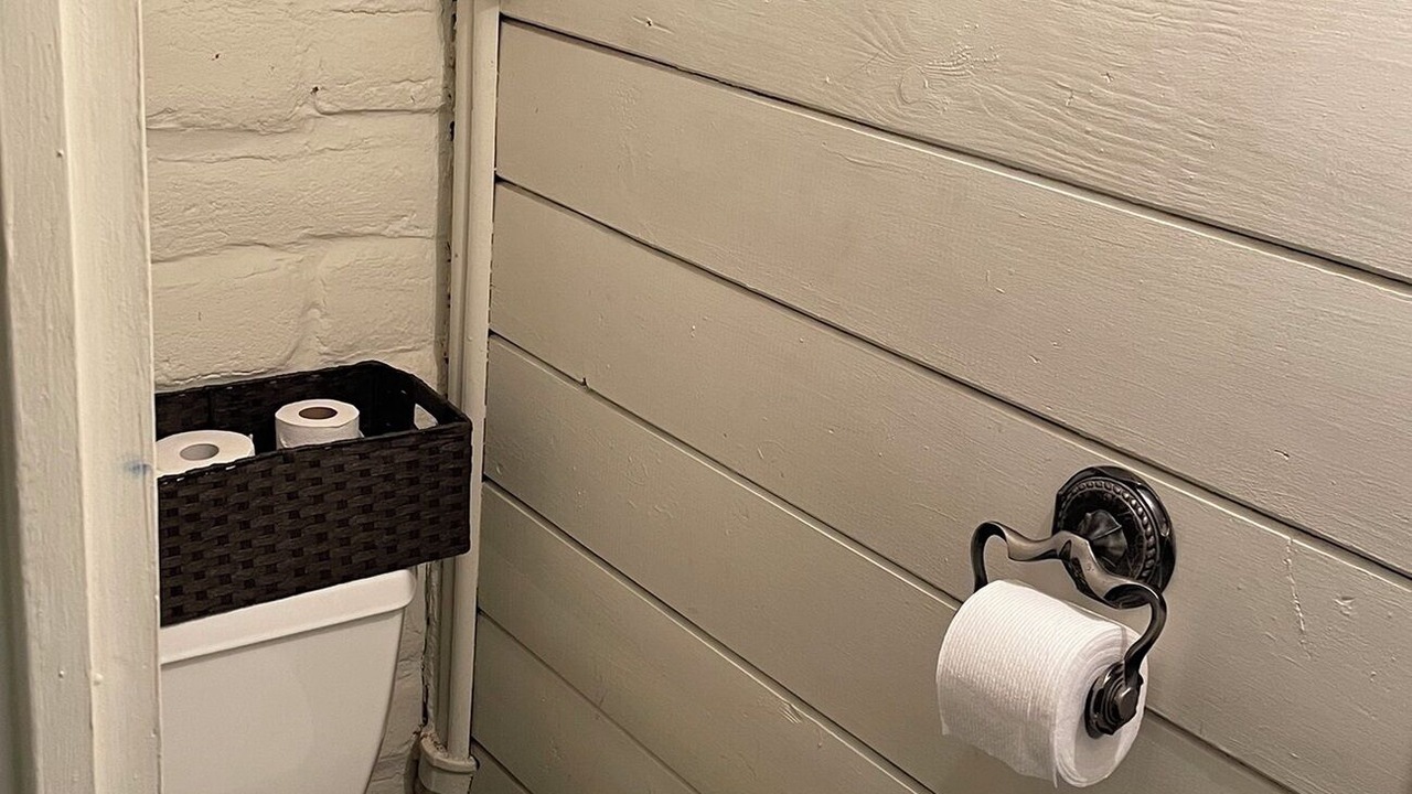 Photo of Bathroom in Raisin