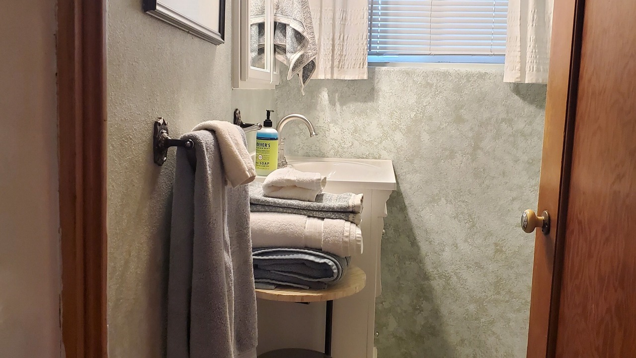 Photo of Bathroom in Raisin