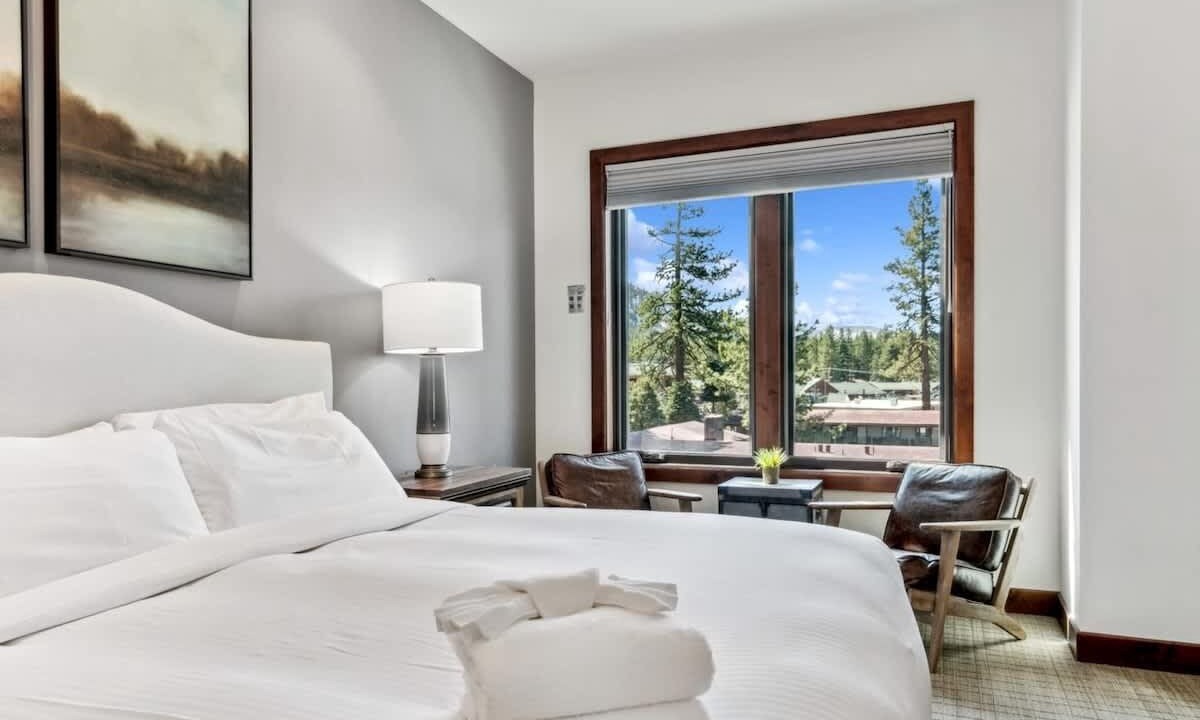 Photo of Bedroom in Lakeside Park