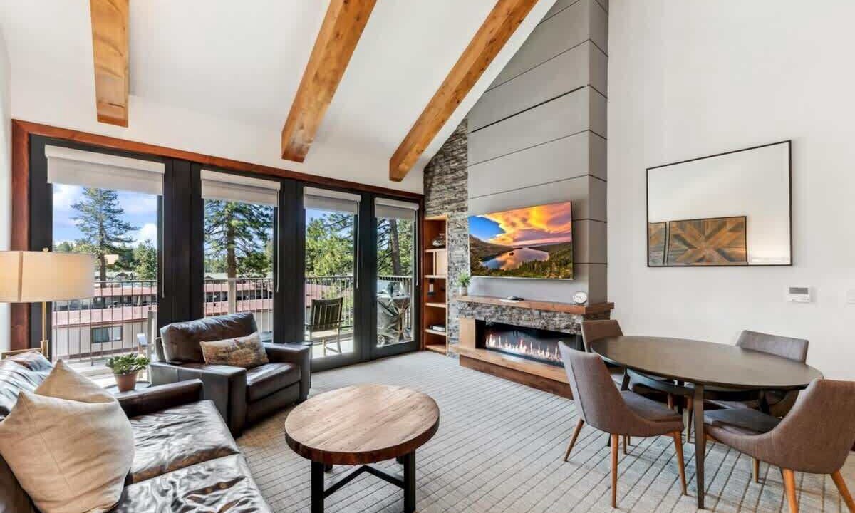 Photo of Livingroom in Lakeside Park