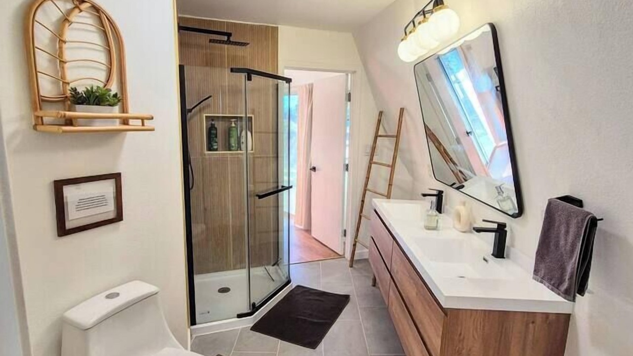Photo of Bathroom in Yosemite Lakes