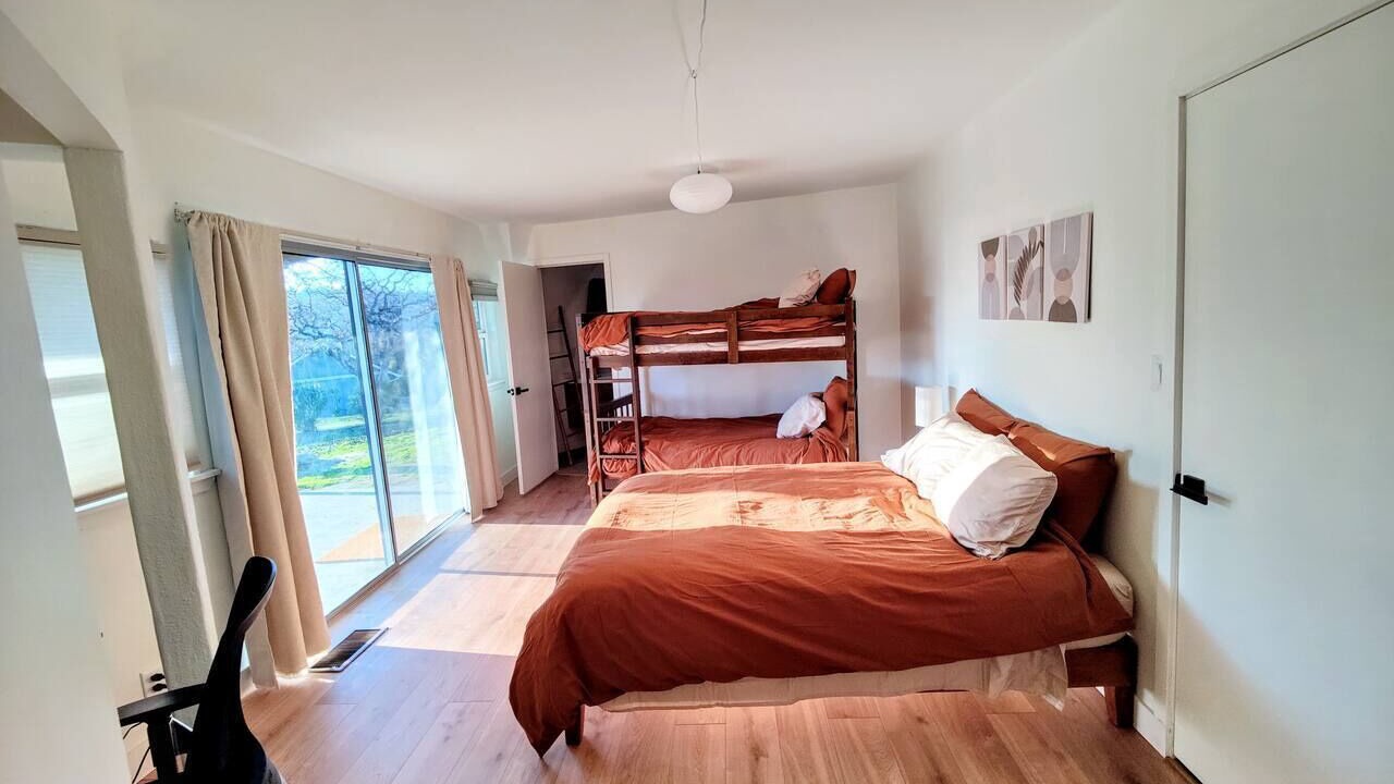 Photo of Bedroom in Yosemite Lakes