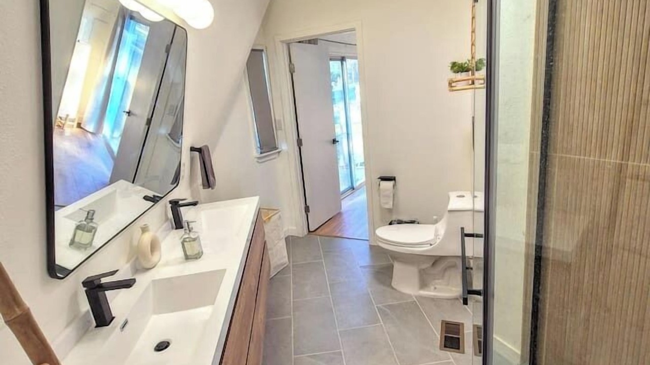 Photo of Bathroom in Yosemite Lakes