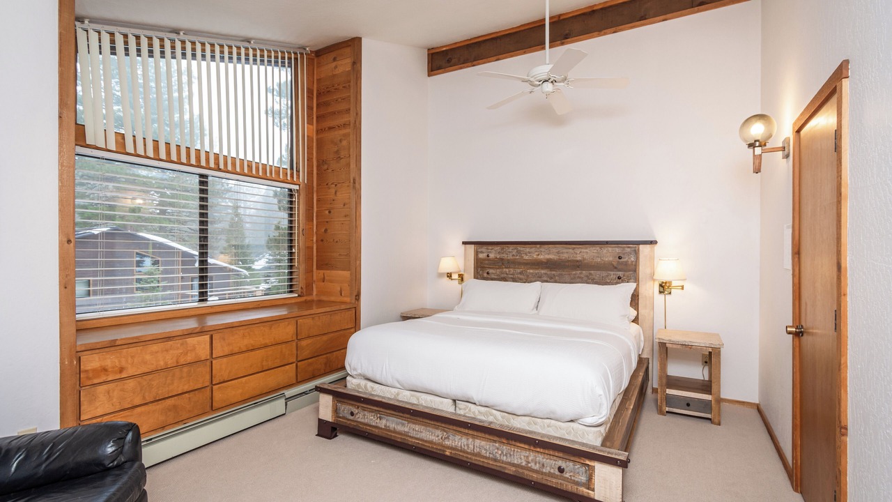 Photo of Bedroom in Lake Forest