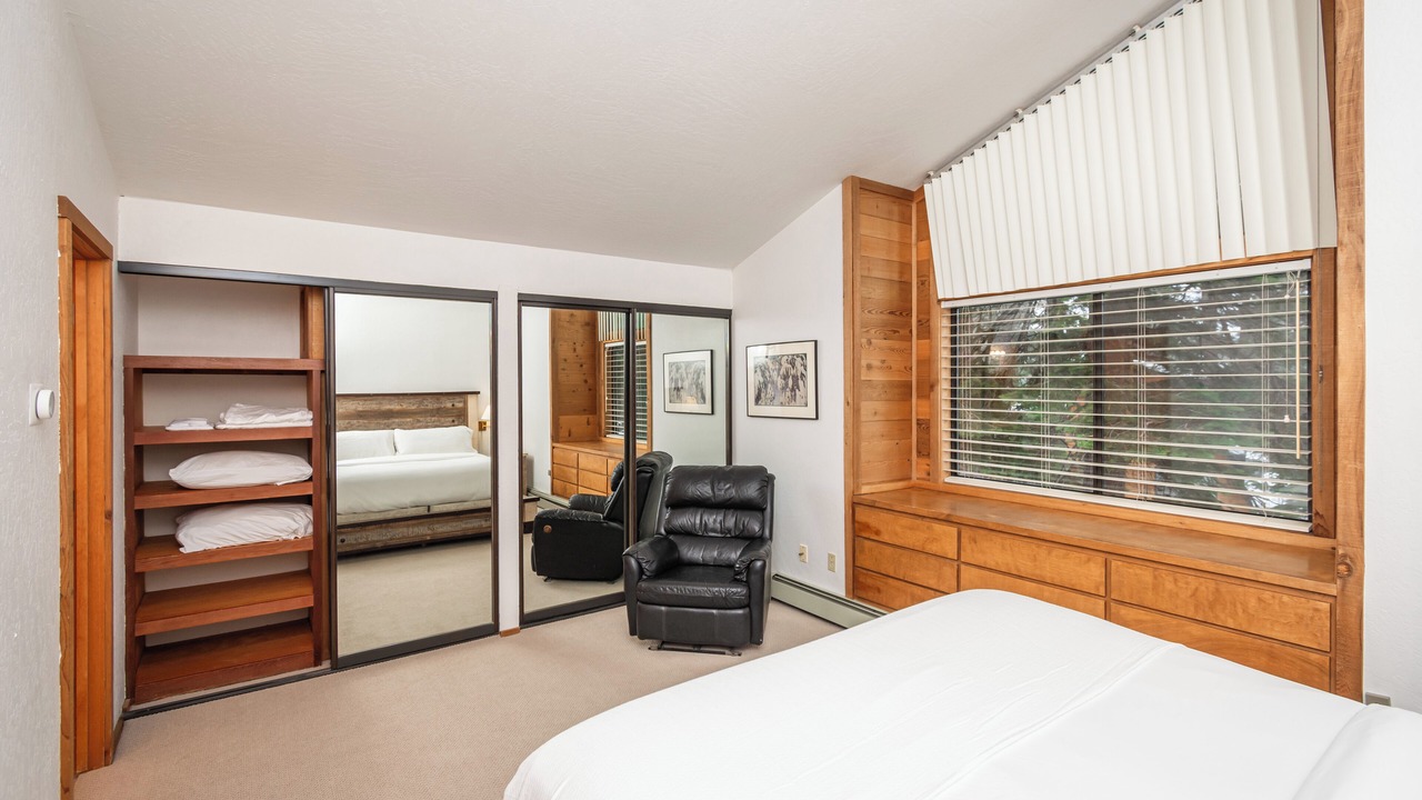 Photo of Bedroom in Lake Forest