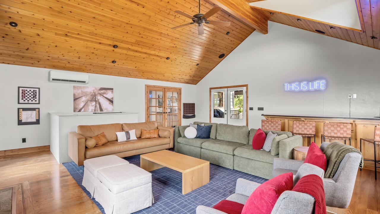 Photo of Livingroom in Oakhurst