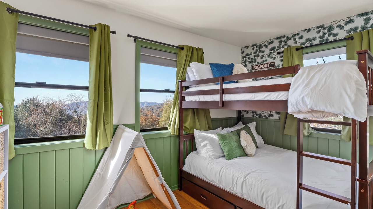 Photo of Bedroom in Oakhurst