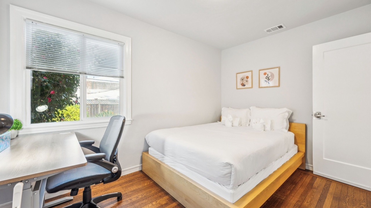 Photo of Bedroom in Burlingame Terrace