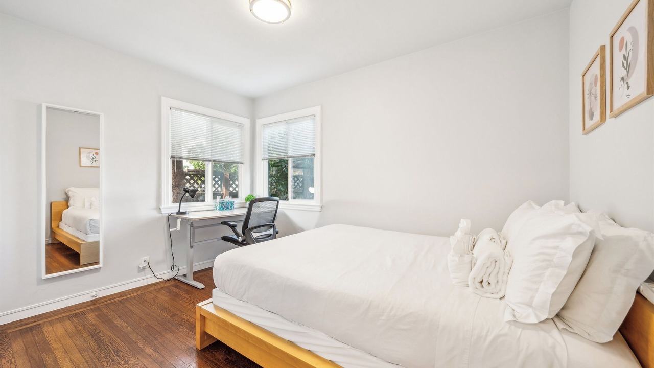 Photo of Bedroom in Burlingame Terrace