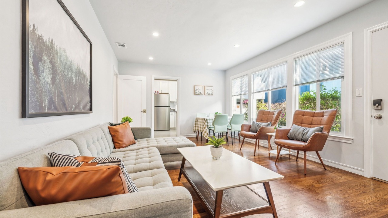 Photo of Livingroom in Burlingame Terrace