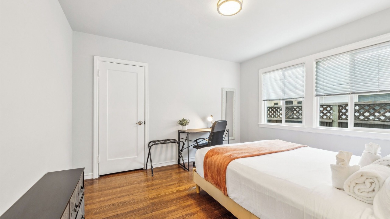 Photo of Bedroom in Burlingame Terrace