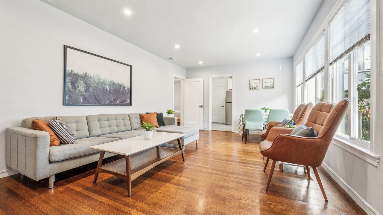 Photo of Livingroom in Burlingame Terrace