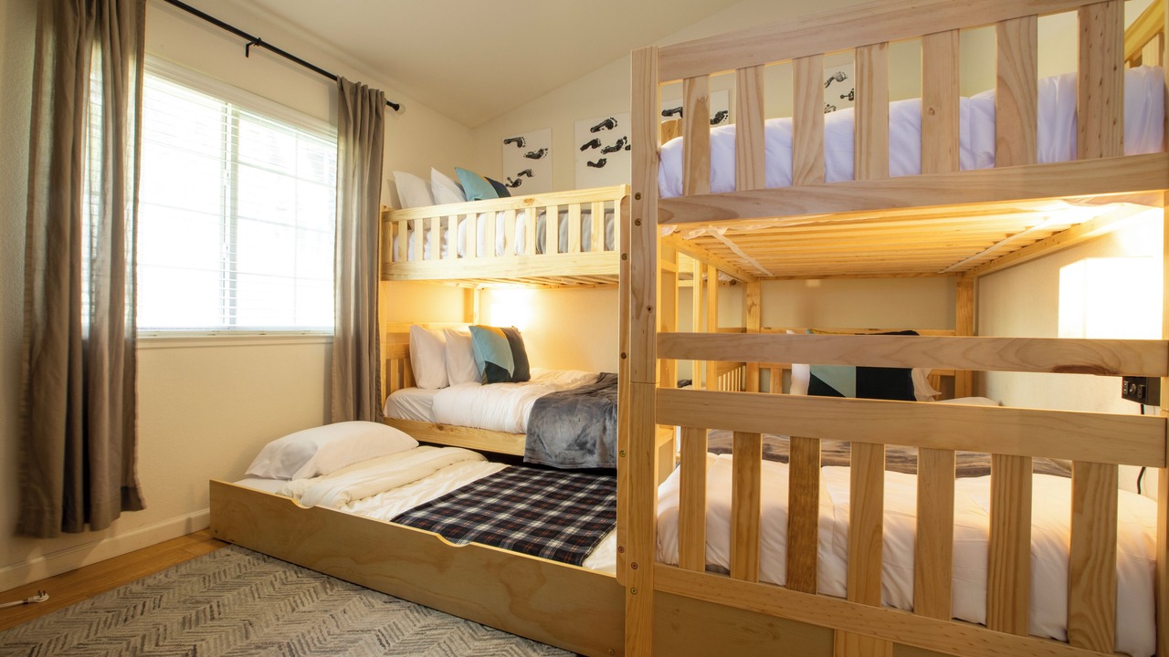 Photo of Bedroom in Groveland