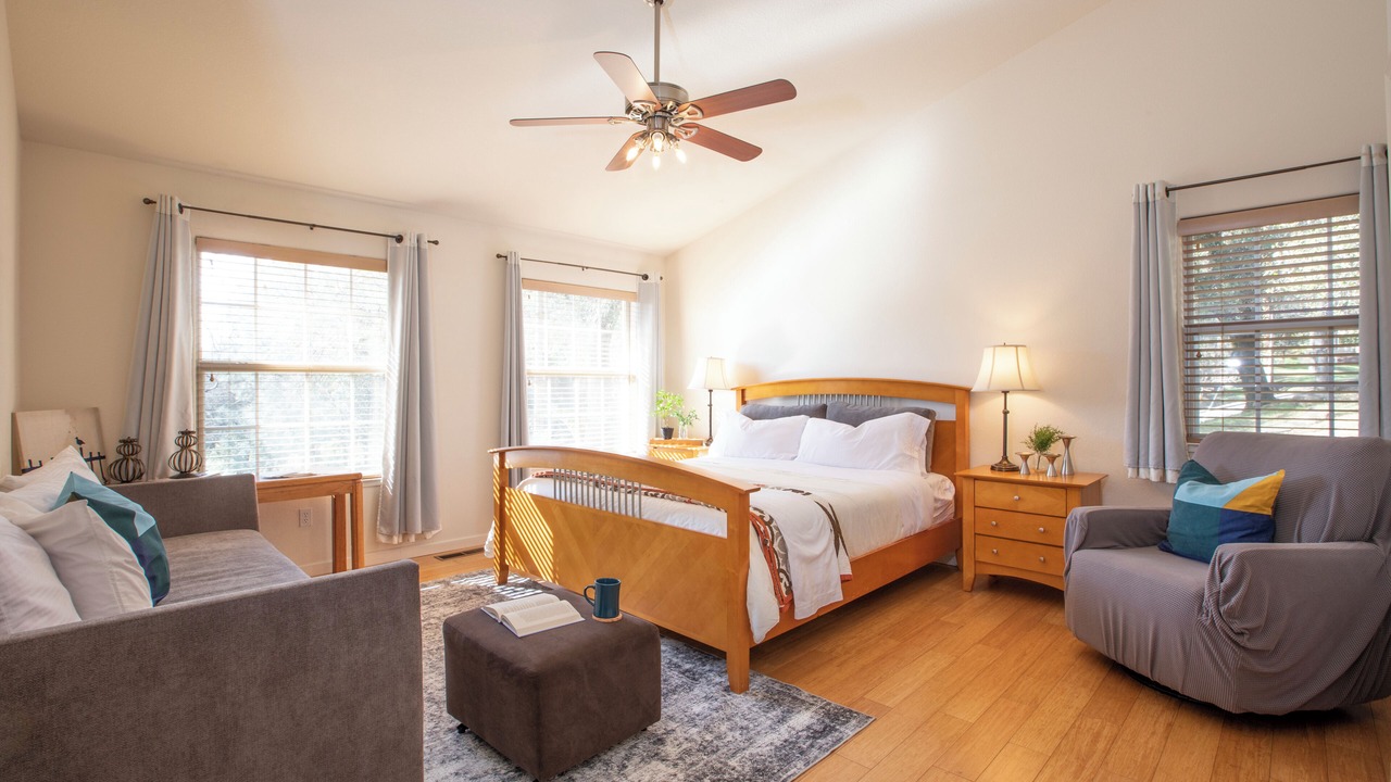 Photo of Bedroom in Groveland