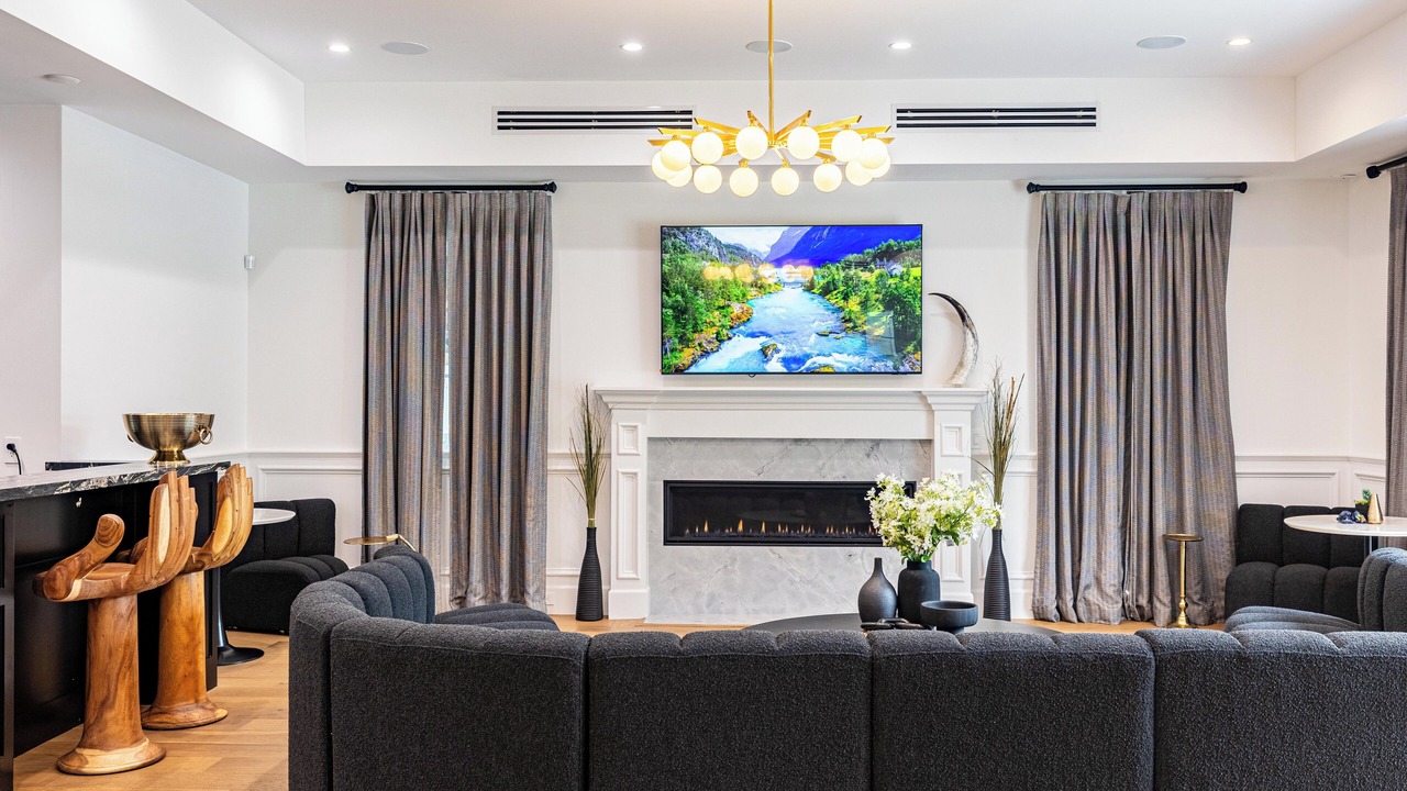 Photo of Livingroom in Tarzana