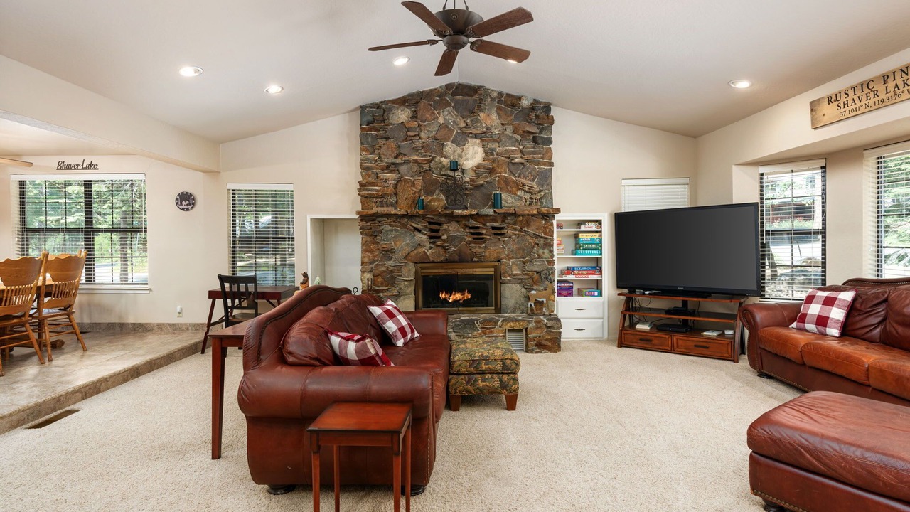 Photo of Livingroom in Shaver Lake