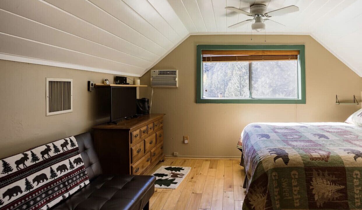 Photo of Bedroom in Pine Mountain Club