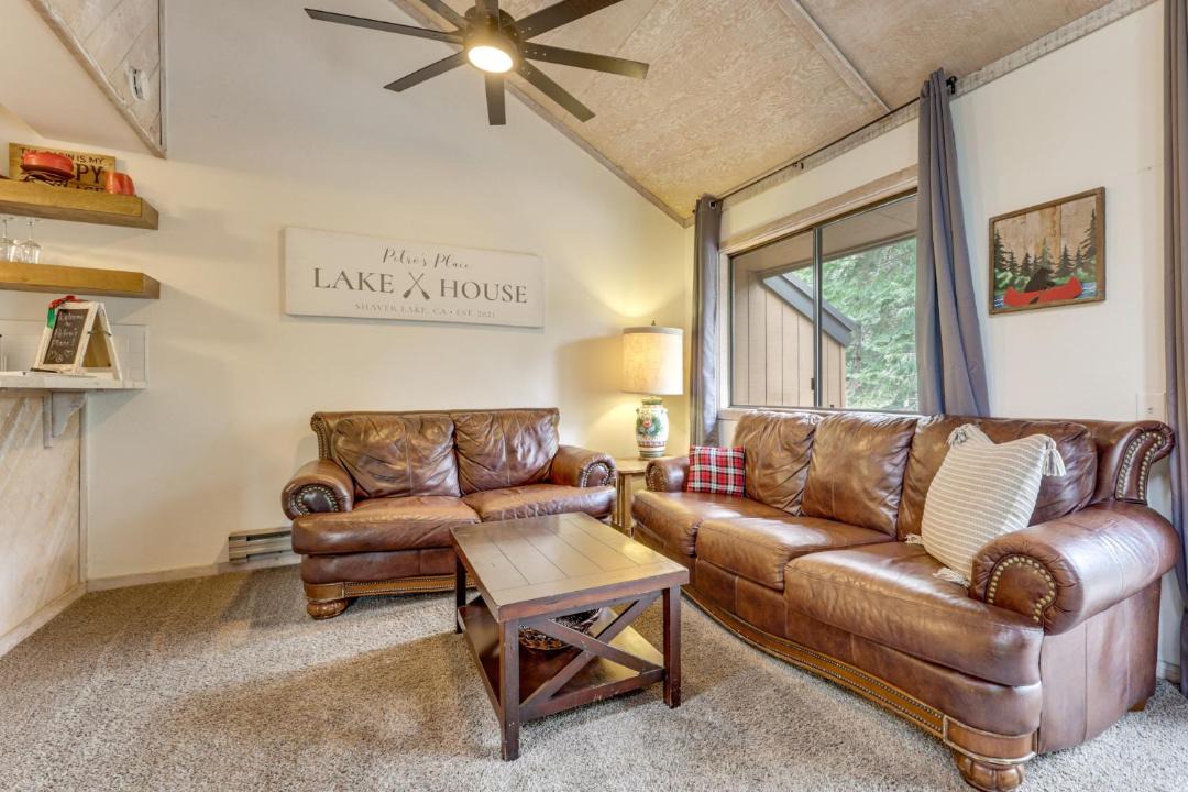 Photo of Livingroom in Shaver Lake