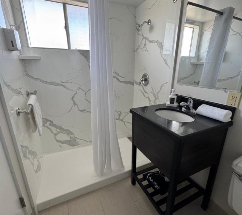 Photo of Bathroom in Raisin
