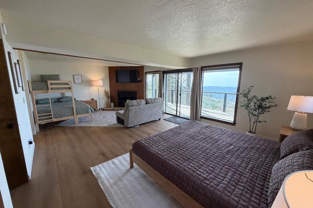 Photo of Bedroom in Dogwood Mountain