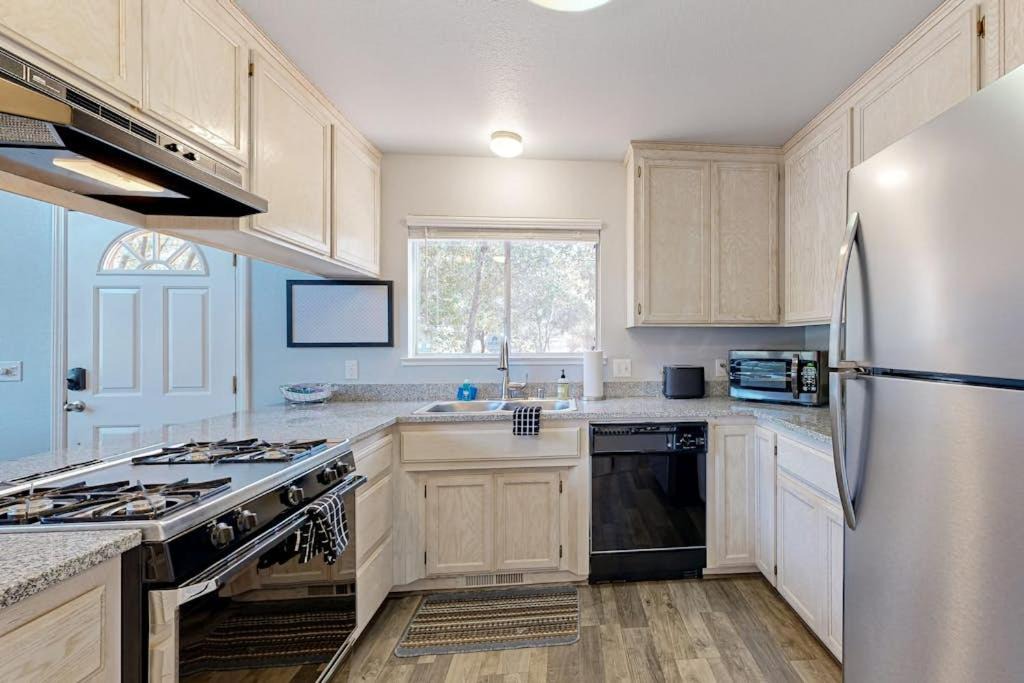 Photo of Kitchen in Groveland