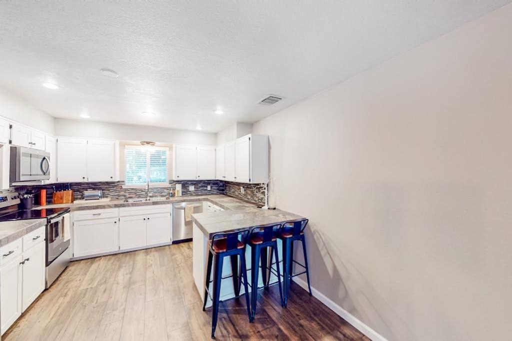 Photo of Kitchen in Groveland