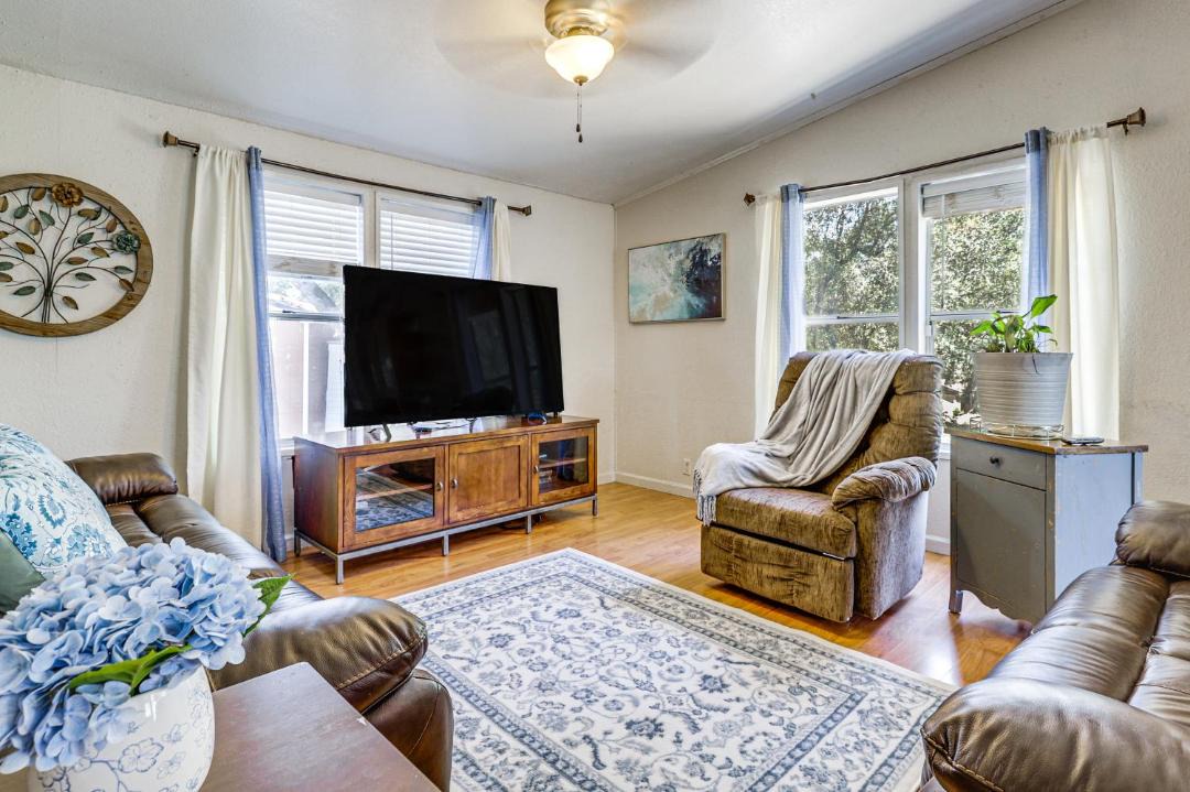 Photo of Livingroom in Clear Lake