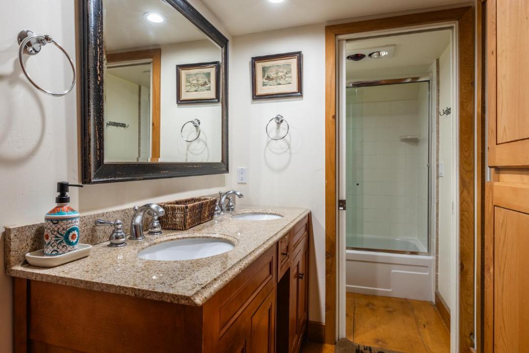 Photo of Bathroom in Mammoth Lakes