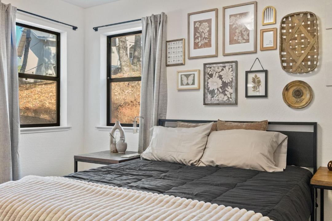 Photo of Bedroom in Groveland
