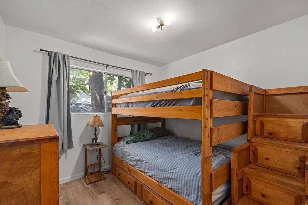 Photo of Bedroom in Kernville