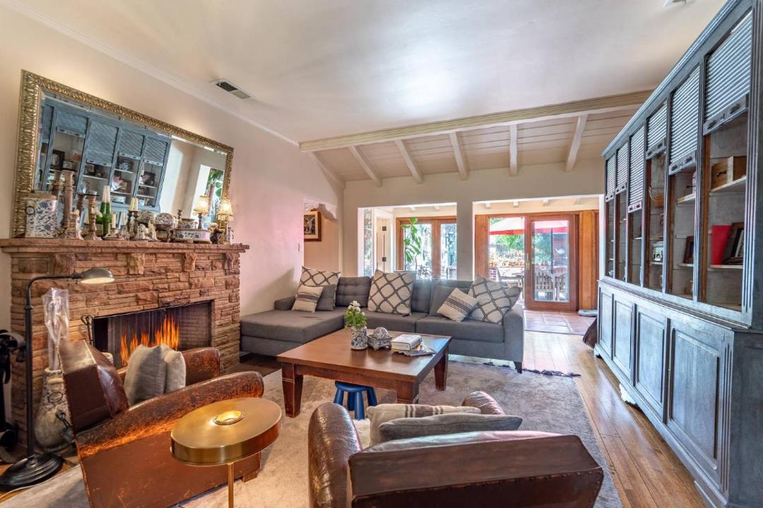 Photo of Livingroom in Valley Village