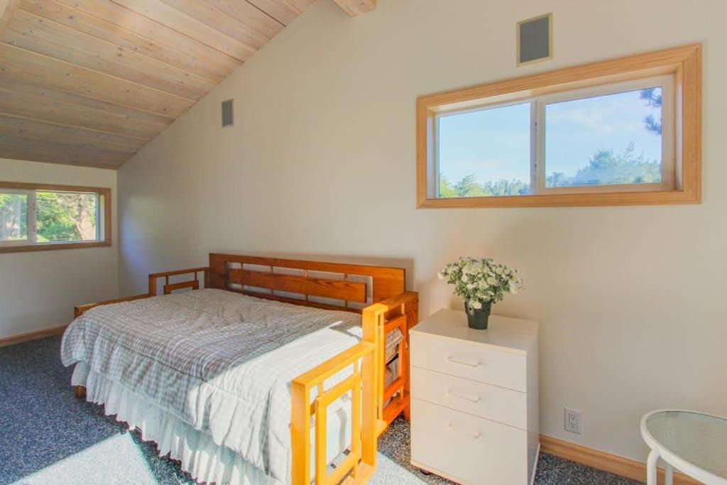 Photo of Bedroom in Sea Ranch