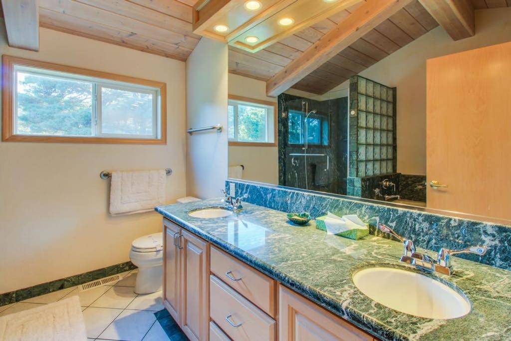 Photo of Bathroom in Sea Ranch