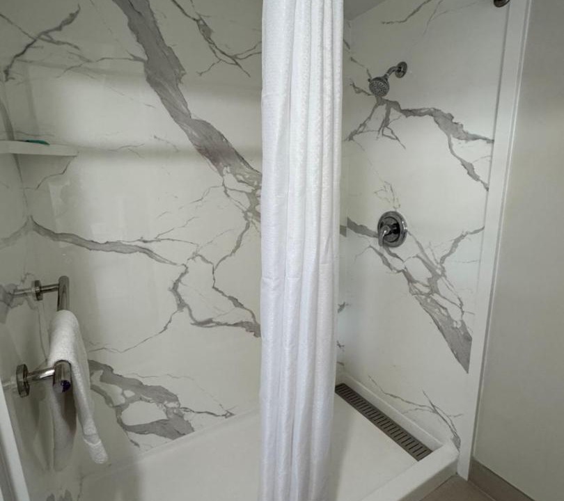 Photo of Bathroom in Raisin