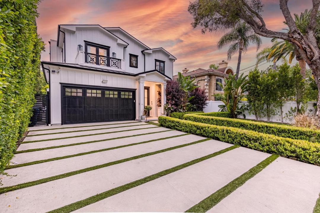 Photo of Others in Tarzana