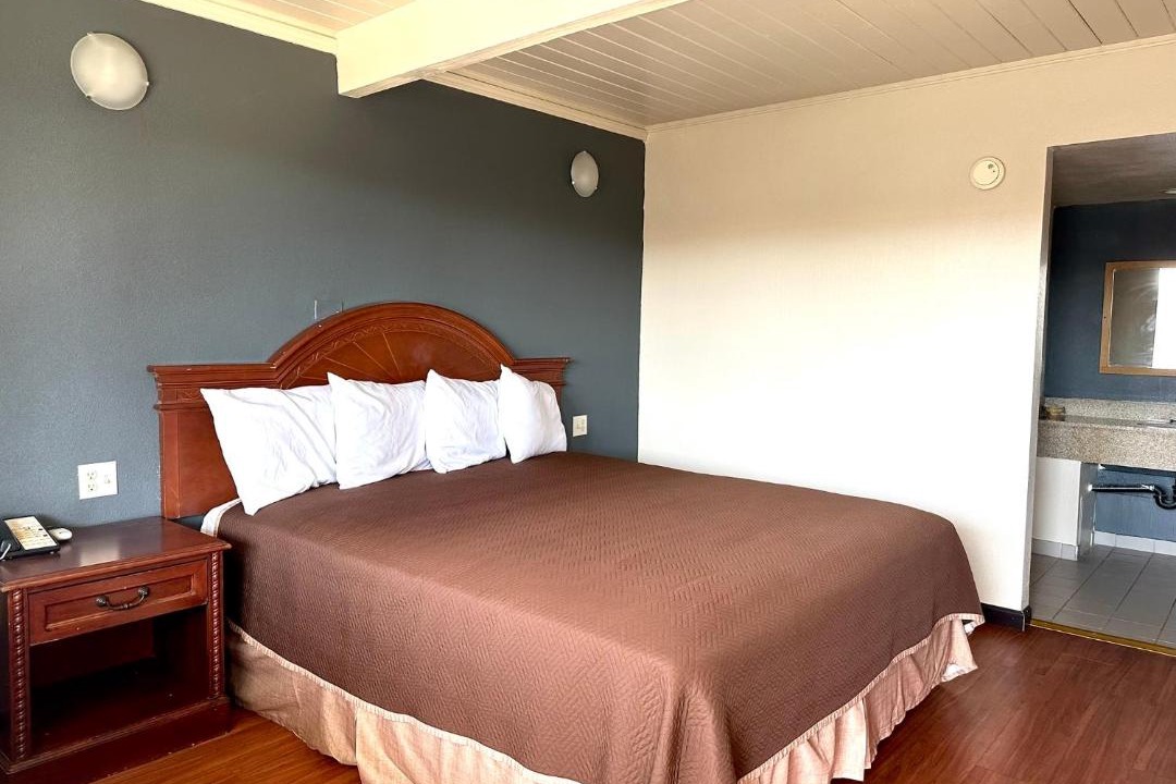 Photo of Bedroom in Raisin
