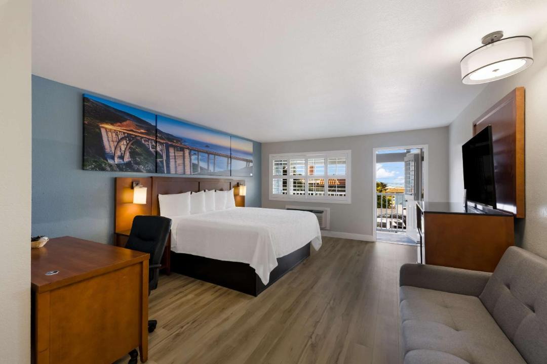 Photo of Bedroom in San Simeon