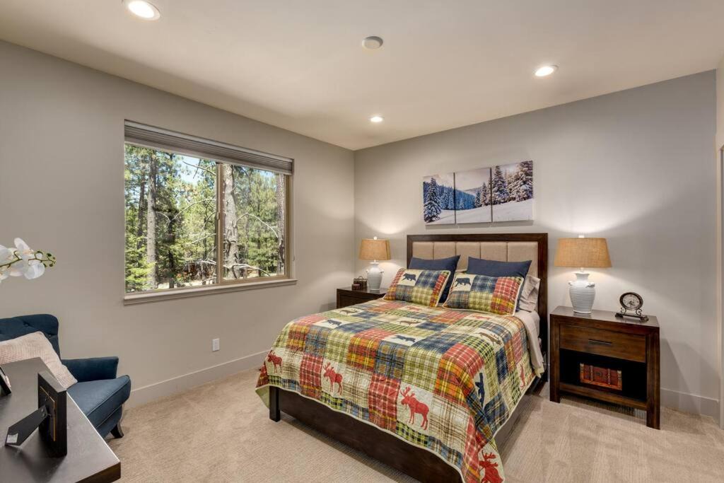 Photo of Bedroom in Country Club Estates
