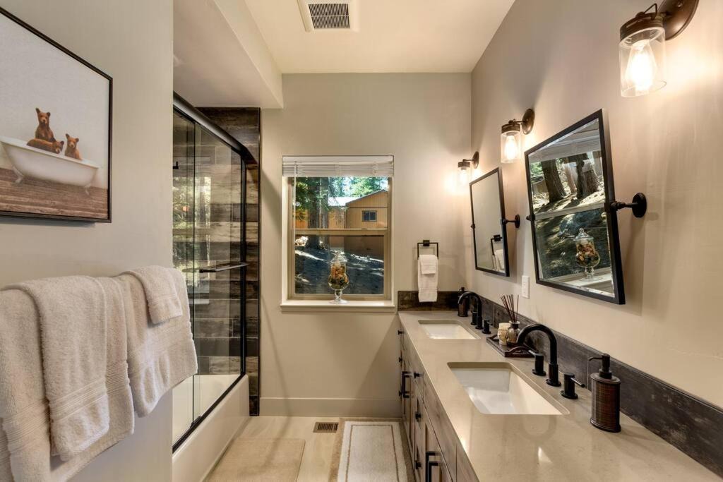 Photo of Bathroom in Country Club Estates