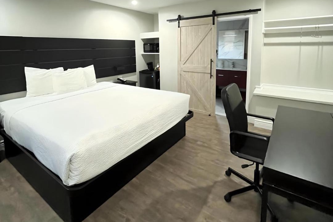 Photo of Bedroom in Munras Avenue
