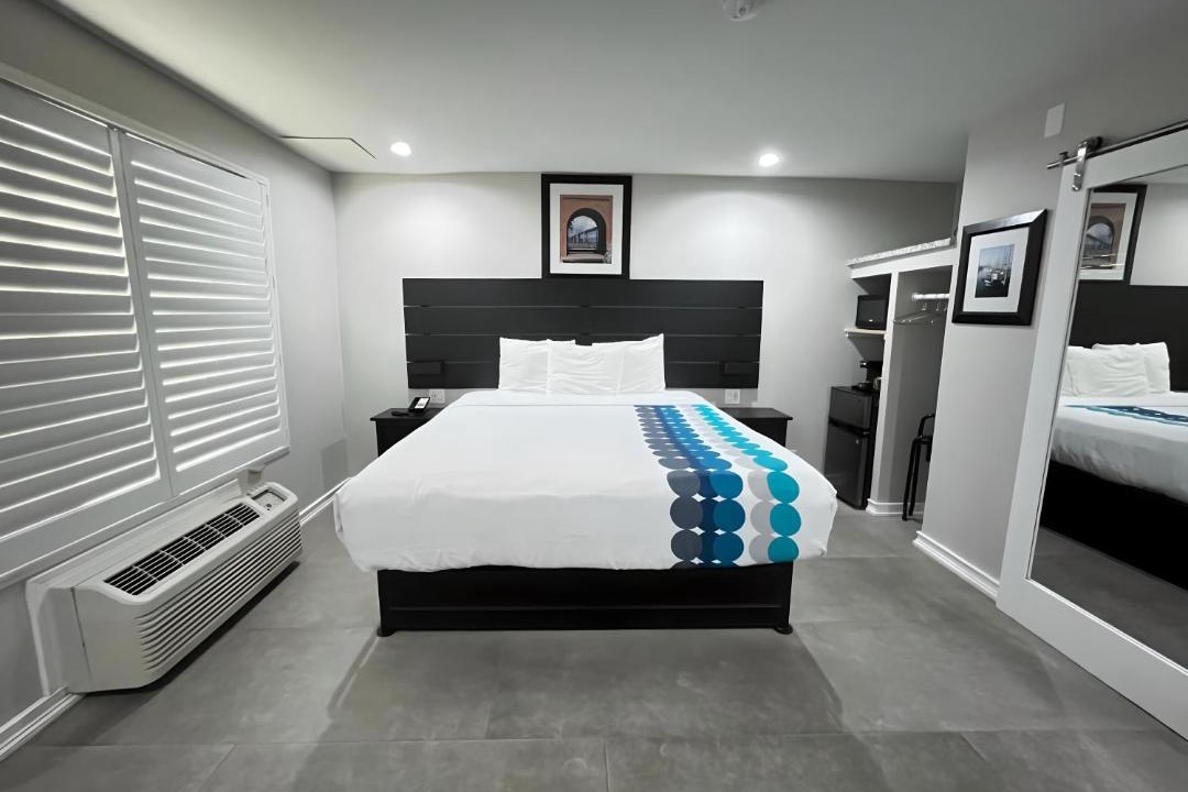 Photo of Bedroom in Munras Avenue