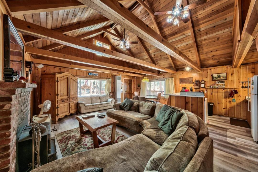 Photo of Livingroom in Black Bart