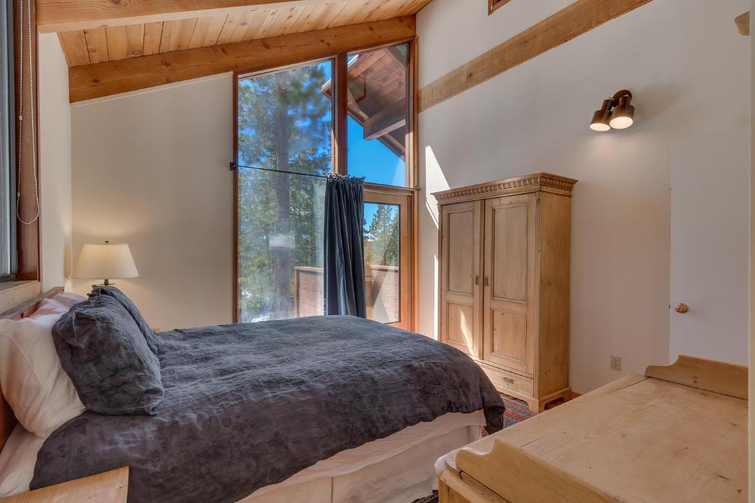 Photo of Bedroom in Lake Forest