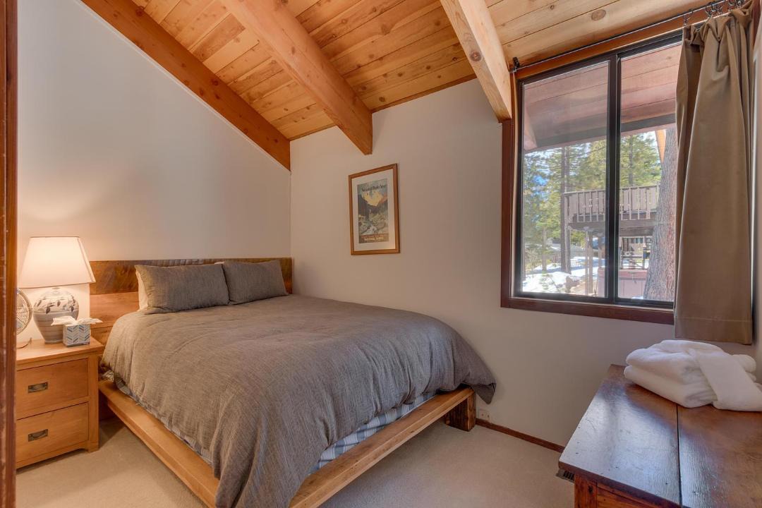 Photo of Bedroom in Lake Forest