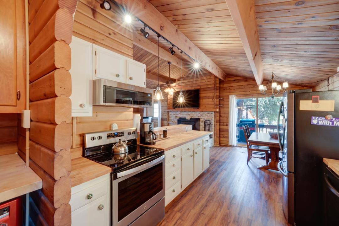 Photo of Kitchen in Pine Mountain Club