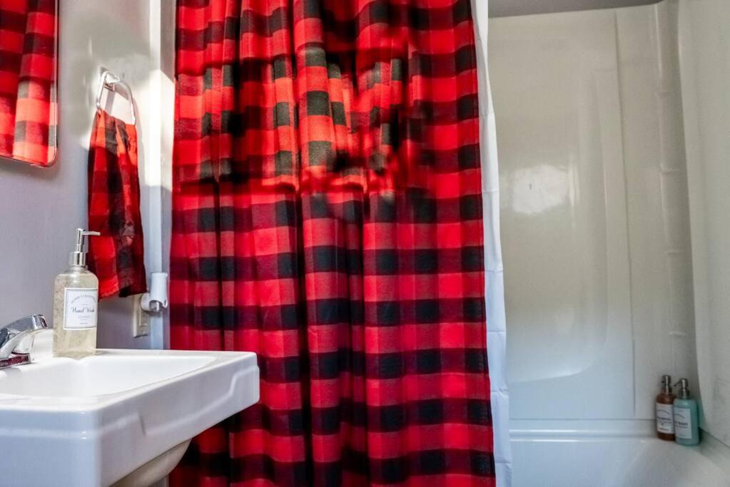 Photo of Bathroom in Green Valley Lake