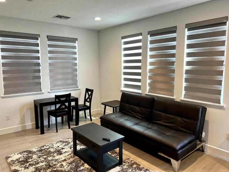 Photo of Livingroom in Tracy