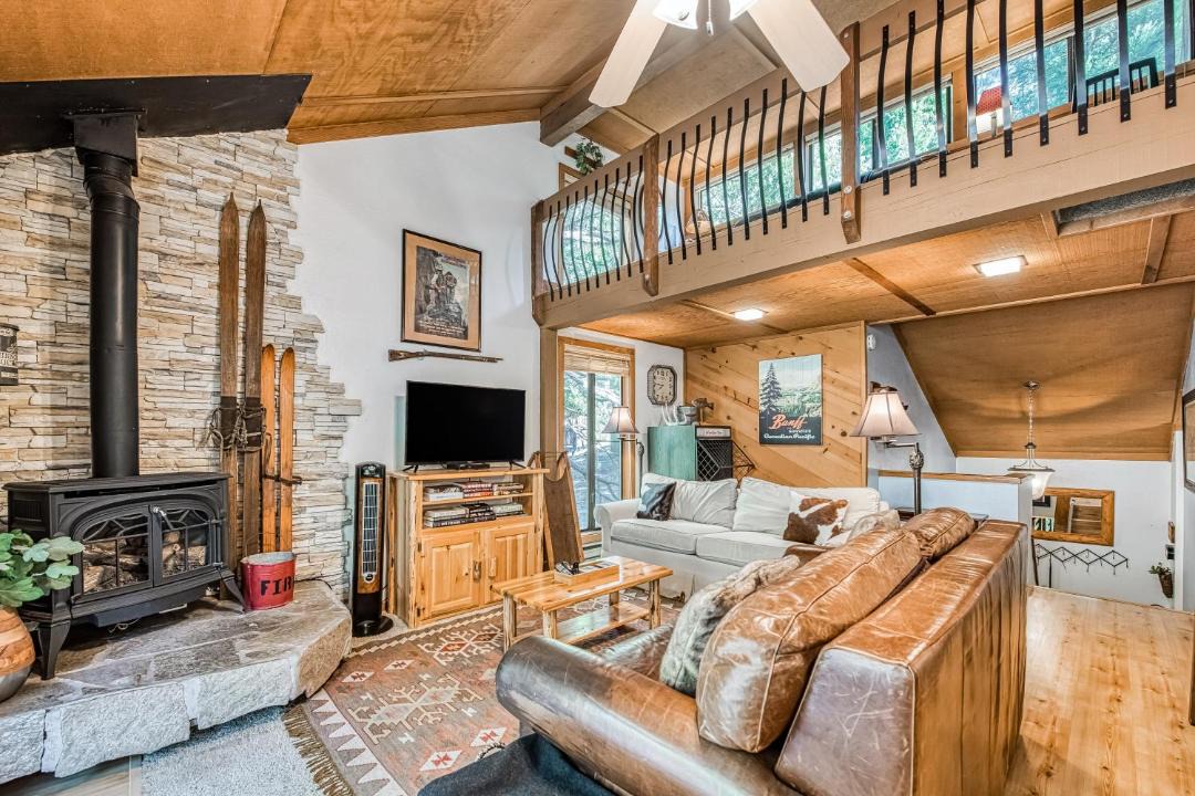 Photo of Livingroom in Shaver Lake